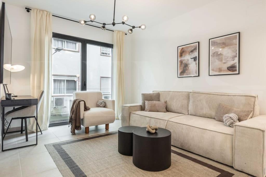 Modern Apartment With Patio & Parking By Rems Málaga Buitenkant foto