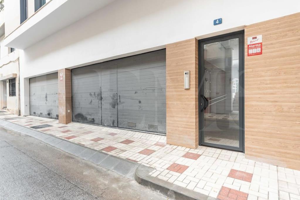 Modern Apartment With Patio & Parking By Rems Málaga Buitenkant foto