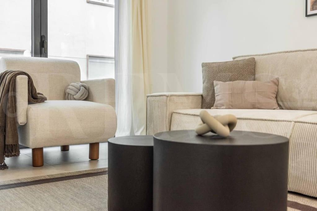 Modern Apartment With Patio & Parking By Rems Málaga Buitenkant foto