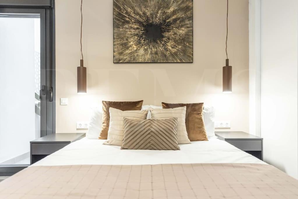Modern Apartment With Patio & Parking By Rems Málaga Buitenkant foto