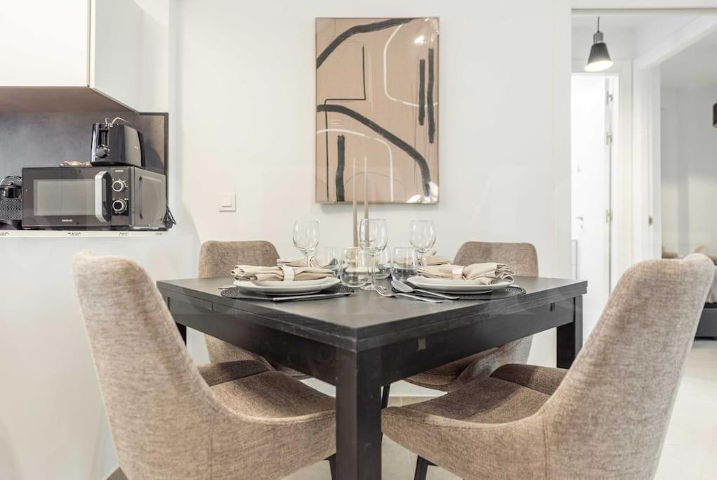 Modern Apartment With Patio & Parking By Rems Málaga Buitenkant foto