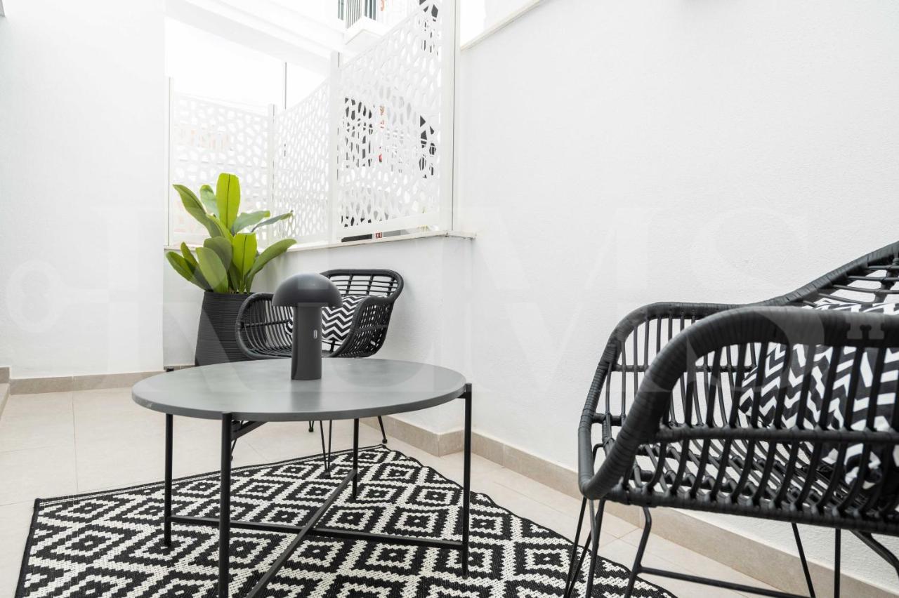 Modern Apartment With Patio & Parking By Rems Málaga Buitenkant foto
