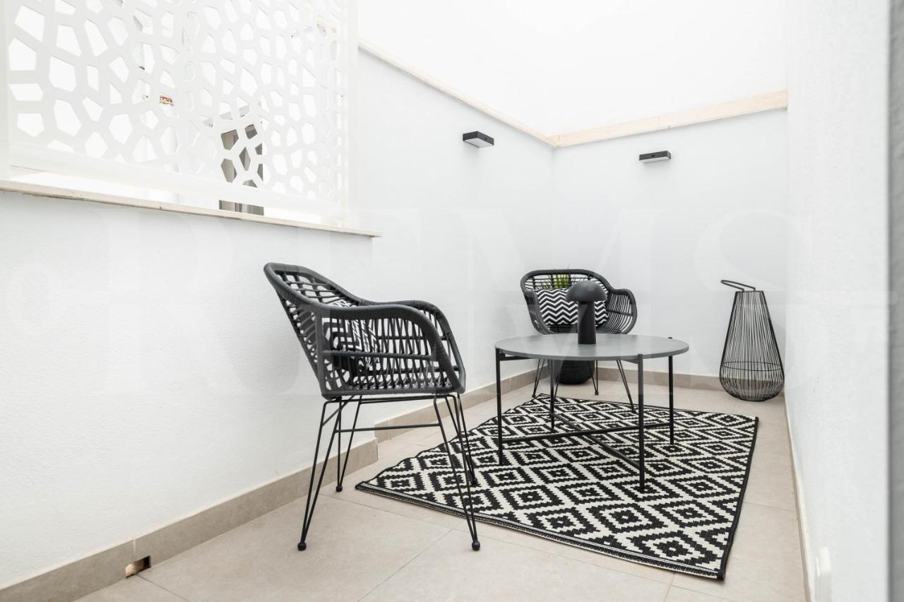 Modern Apartment With Patio & Parking By Rems Málaga Buitenkant foto